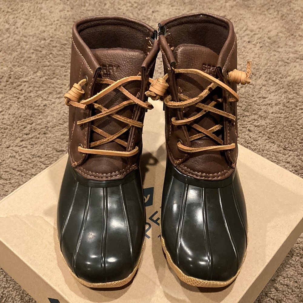 New Sperry brand girls boots size 1